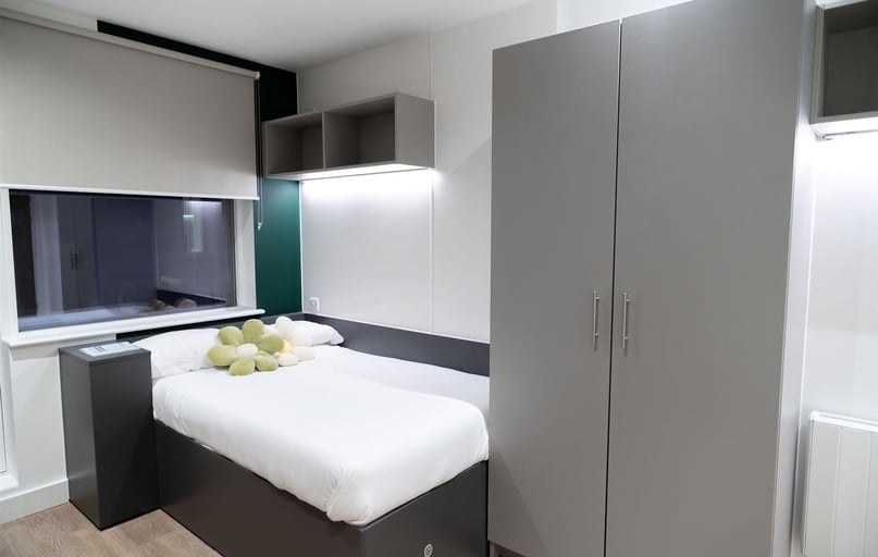 Kennington Lane, Kennington, London - Image 1